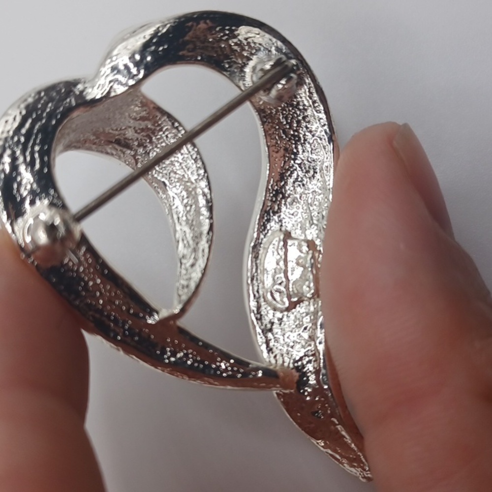 Allison Reed Silver Tone Heart Brooch - Picture 5 of 5